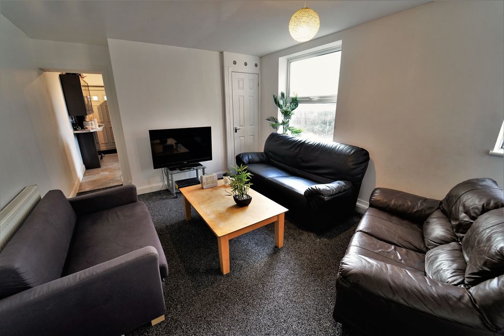 Property photo 1 of 15 Living Room