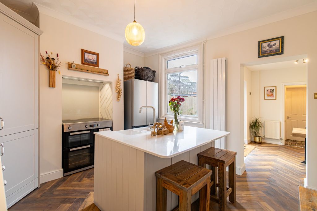 Property photo 3 of 37 3629786