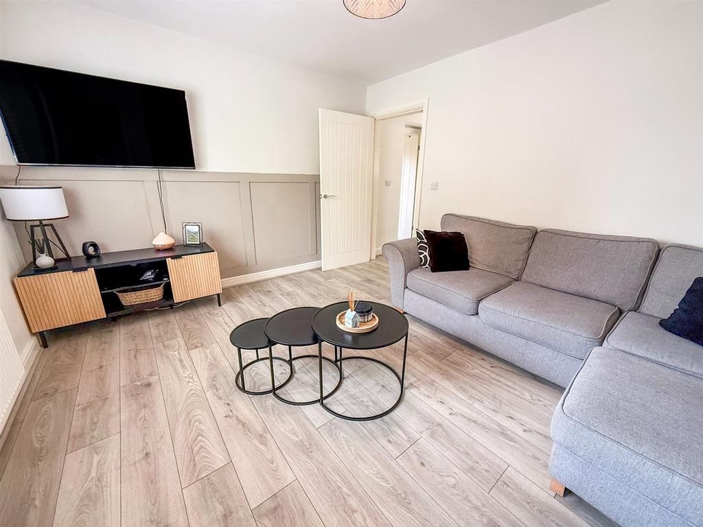 Property photo 2 of 18 Living Room
