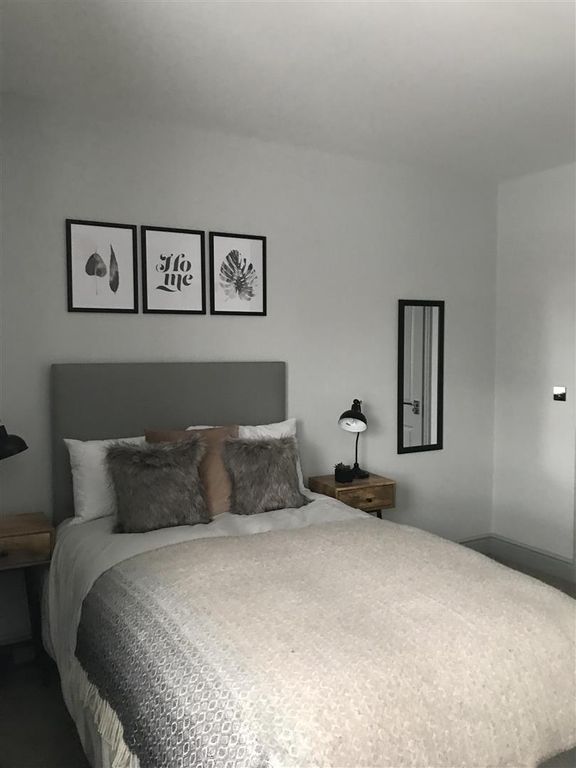 Property photo 2 of 12 Room 5