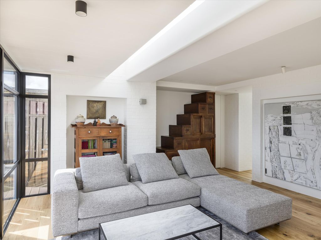 Property photo 3 of 22 Image