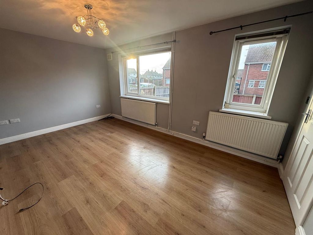 Property photo 3 of 13 Oak Living.Jpeg