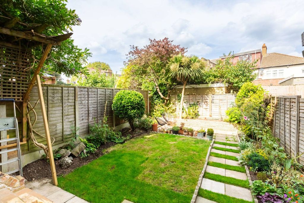 Property photo 2 of 23