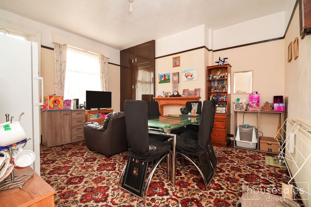 Property photo 2 of 14