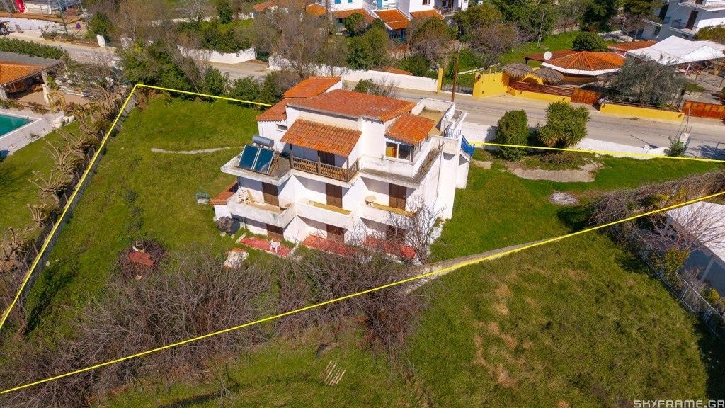 Property photo 2 of 25