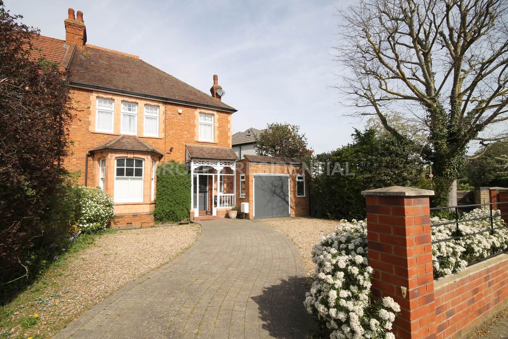 Property photo 1 of 27