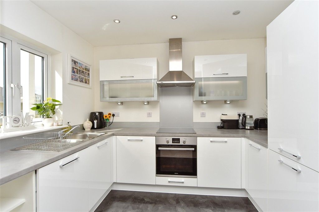 Property photo 1 of 10 Kitchen