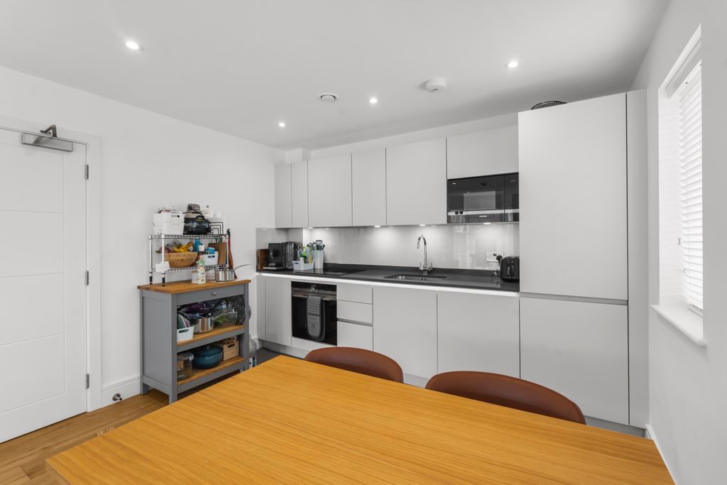 Property photo 2 of 14 5587974