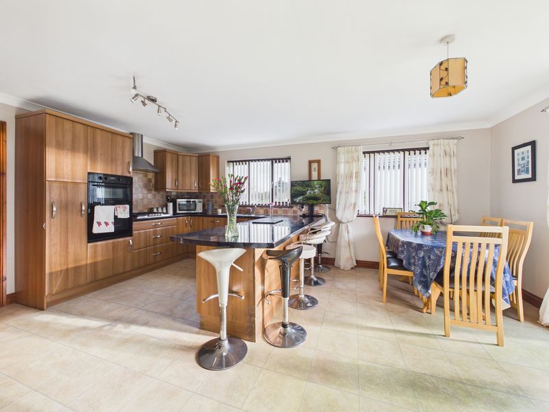 Property photo 2 of 11 Kitchen/Breakfast Room
