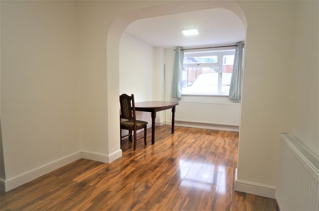 Property photo 3 of 8 Gallery