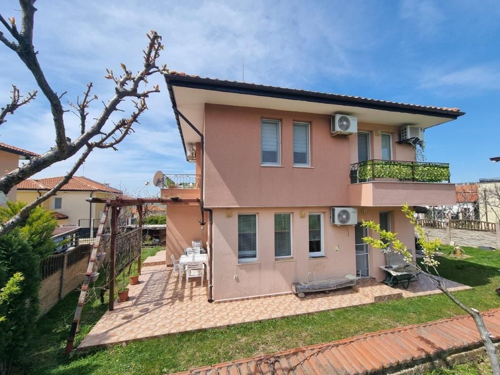 Property photo 2 of 50