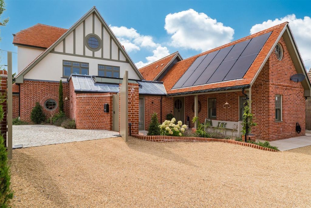 Property photo 1 of 43 Holbrook House