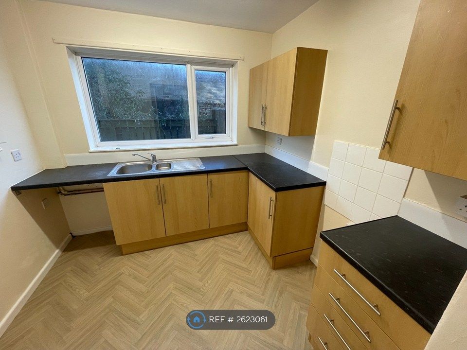 Property photo 3 of 8 Kitchen.