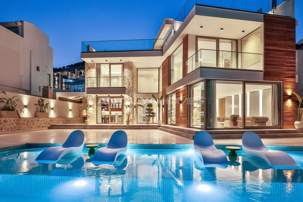 Property photo 3 of 82