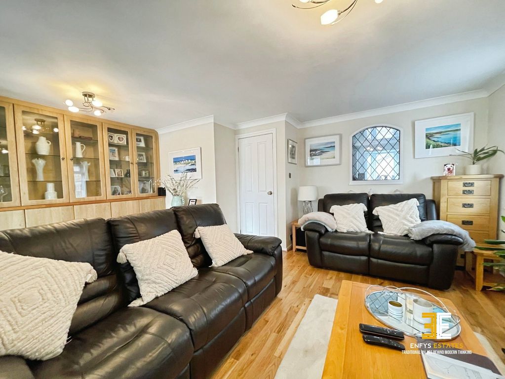 Property photo 3 of 33