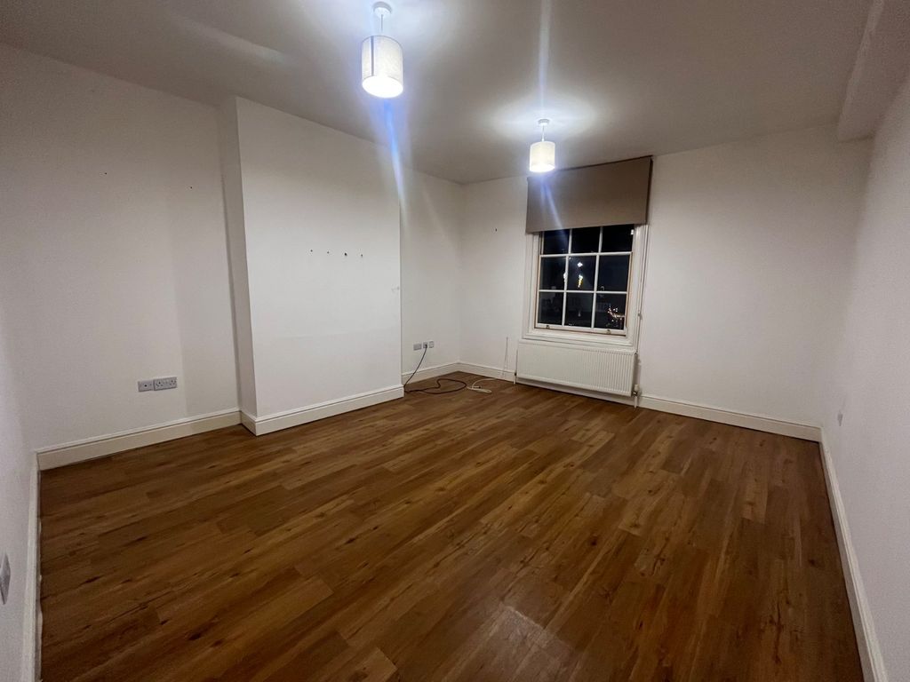 Property photo 3 of 5 Picture No. 15