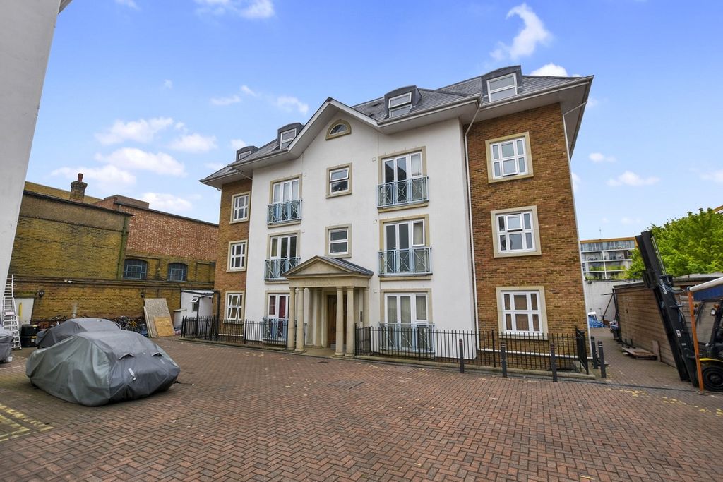 Property photo 1 of 9 14