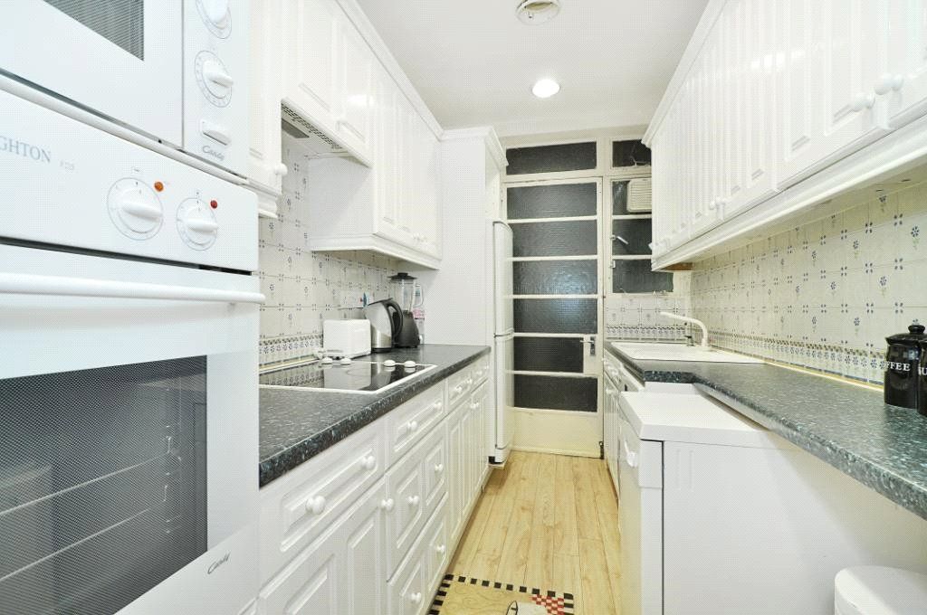 Property photo 2 of 6 Kitchen