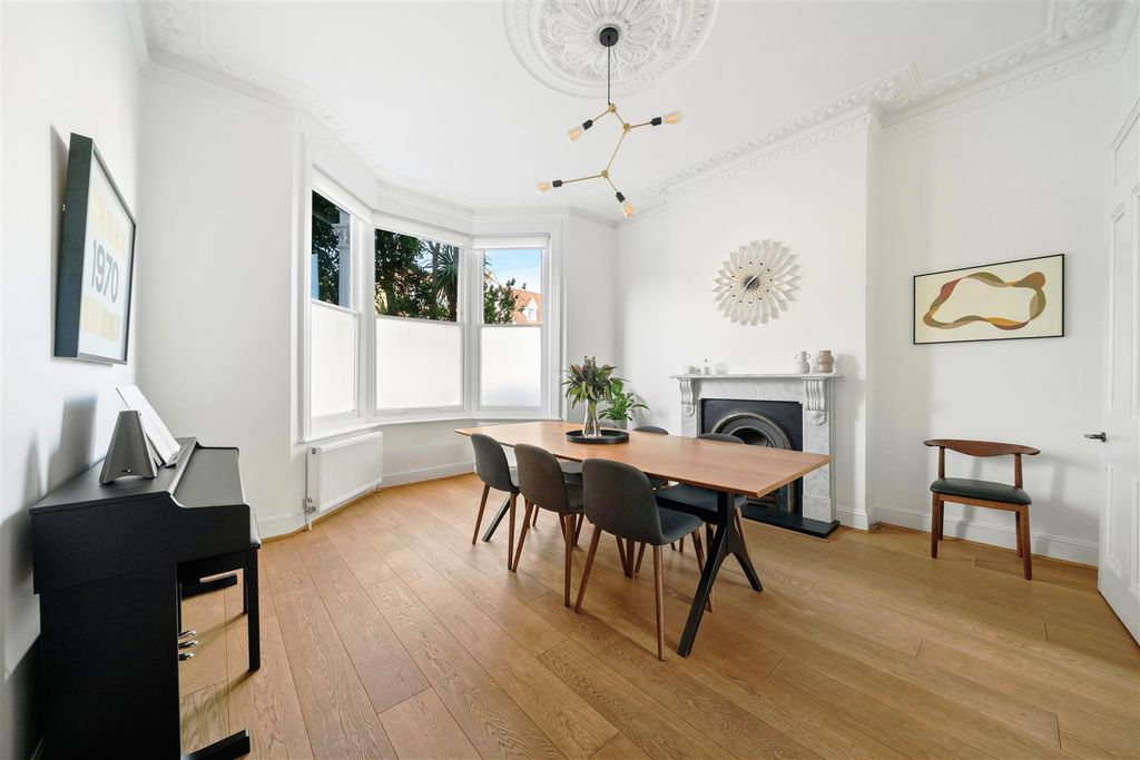 Property photo 2 of 31