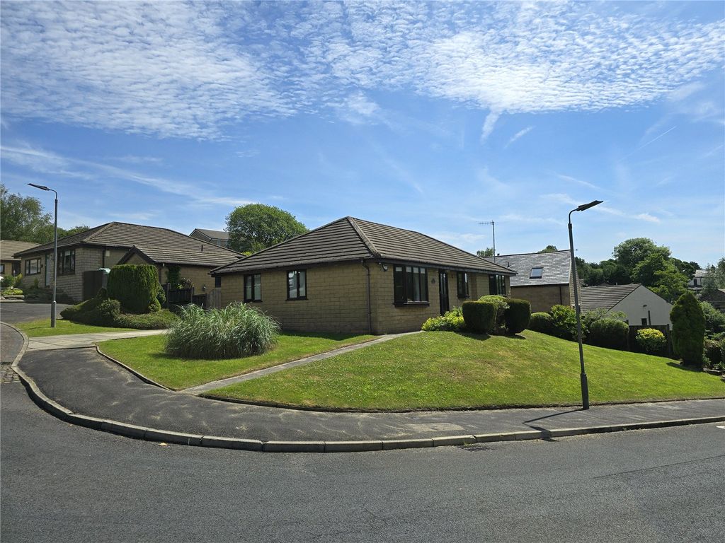 Property photo 1 of 18 Large Corner Plot