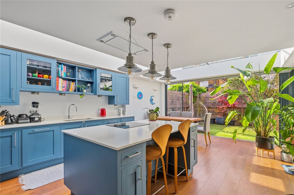 Property photo 3 of 12 Kitchen