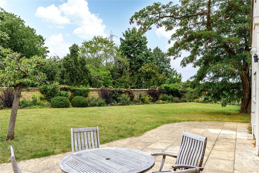 Property photo 2 of 17 Picture No. 11