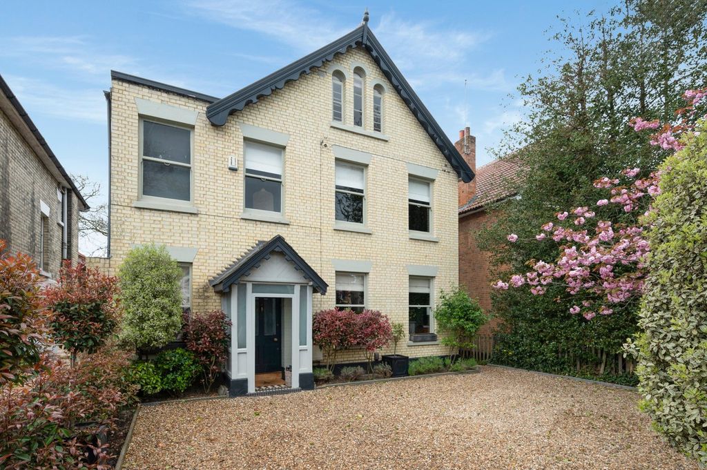 Property photo 1 of 34