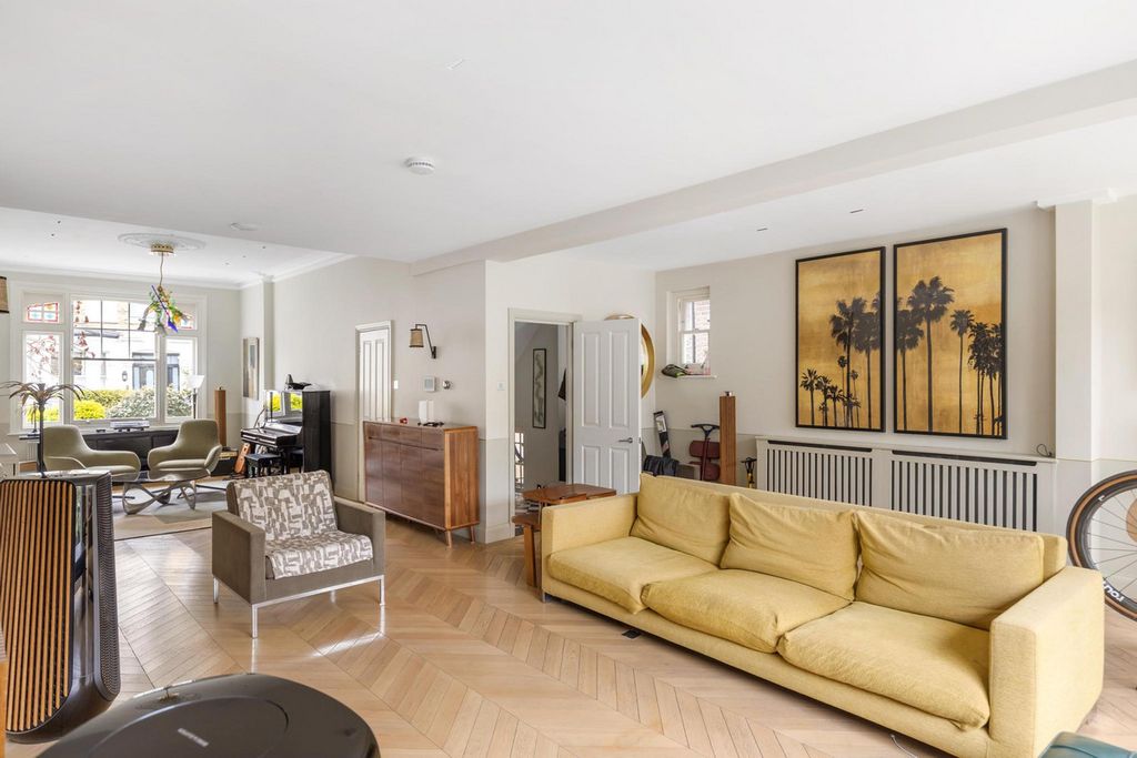 Property photo 1 of 26