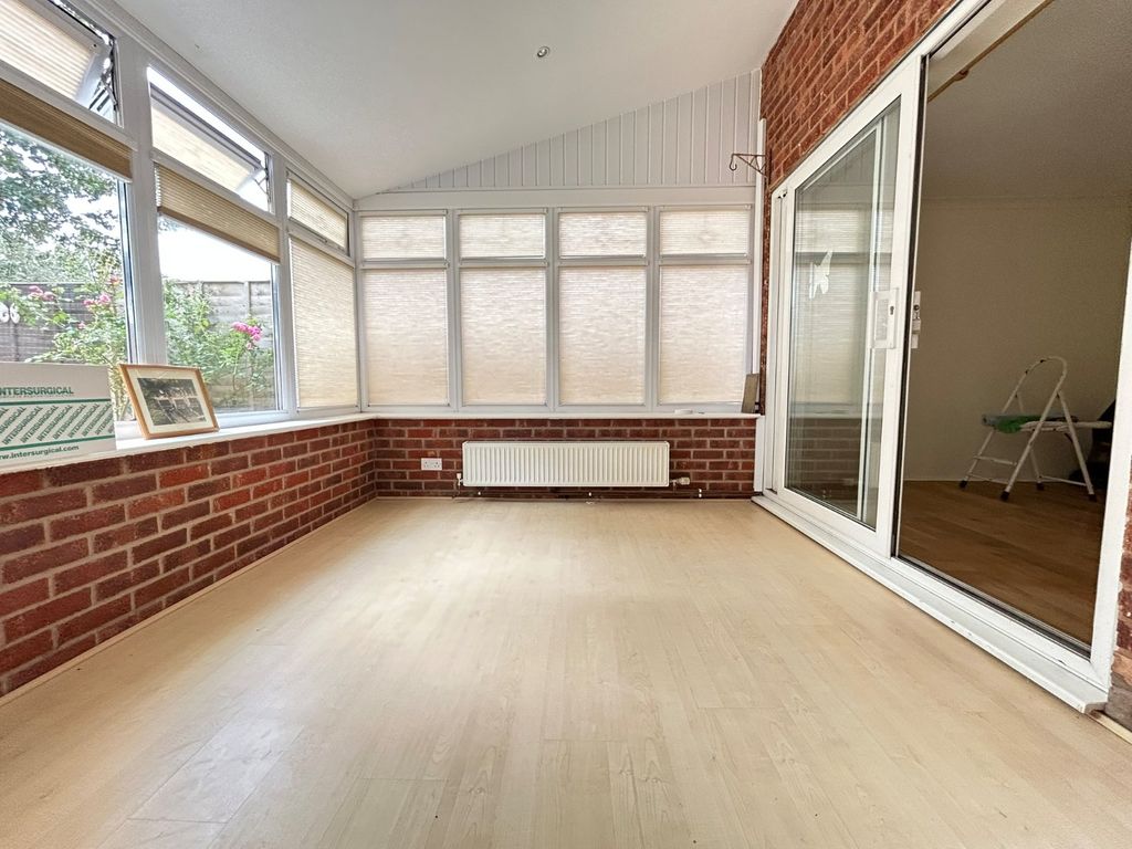 Property photo 3 of 22 Conservatory
