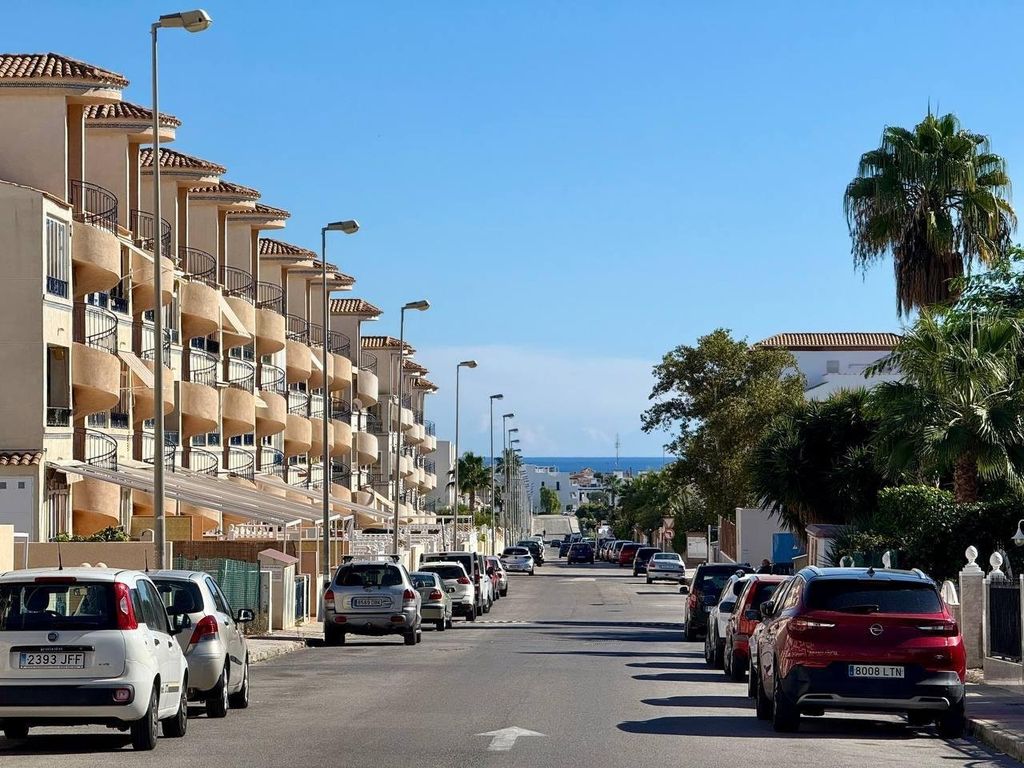 Property photo 2 of 35