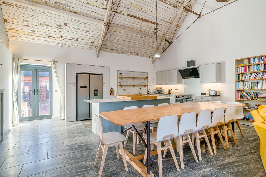 Property photo 3 of 19