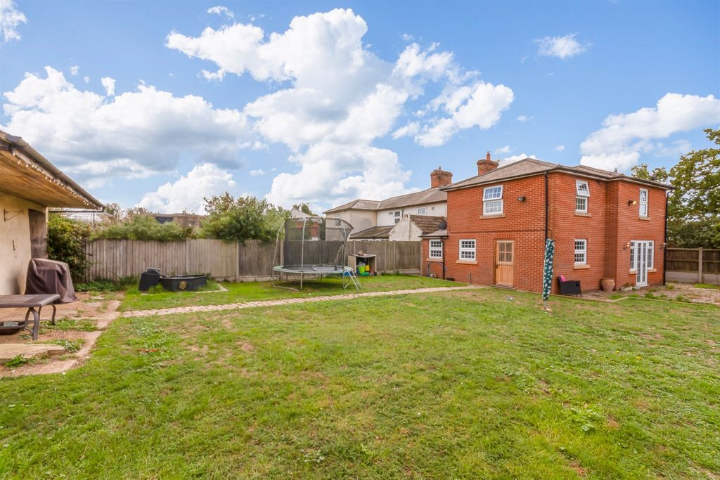 Property photo 1 of 21 Rear Garden