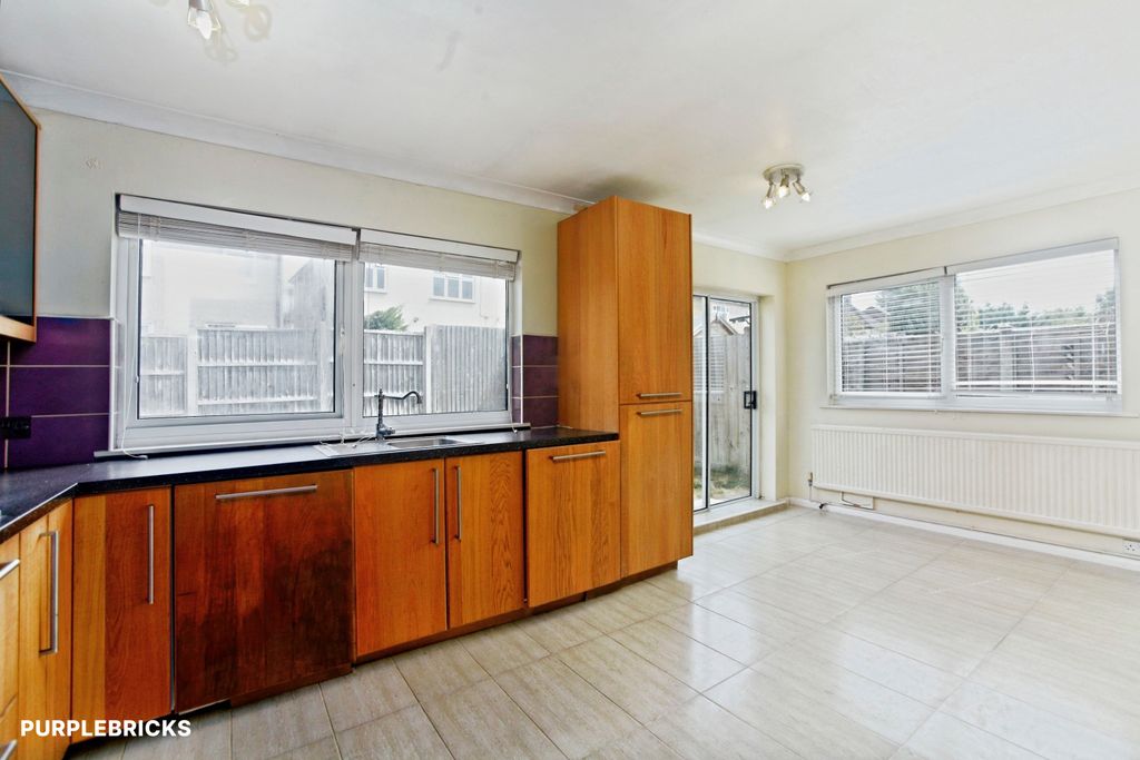 Property photo 3 of 20 Kitchen