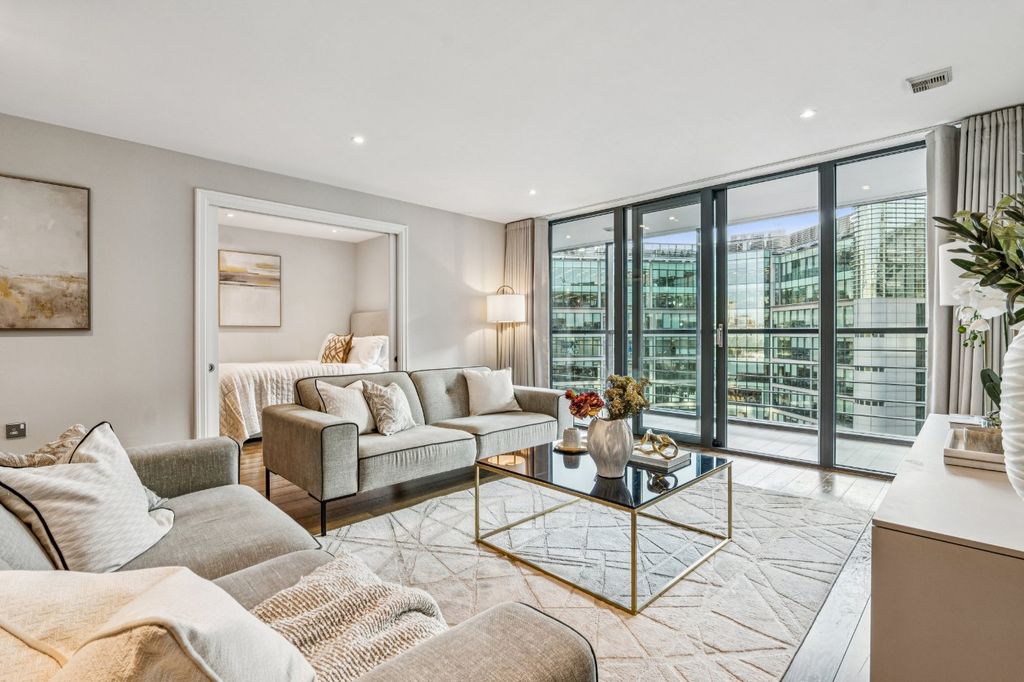 Property photo 1 of 39 Sitting Room