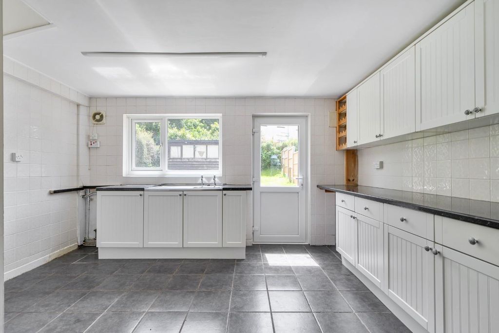Property photo 3 of 14 Kitchen
