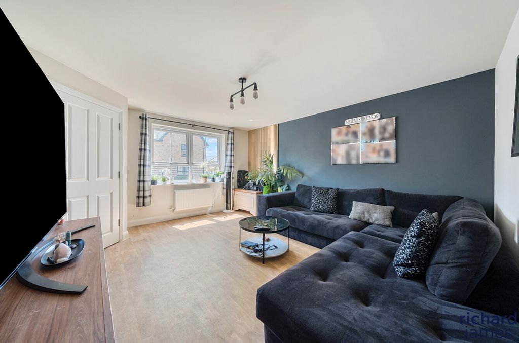Property photo 2 of 20 2d4Ec08De0c54c0596A6d14F13417c31
