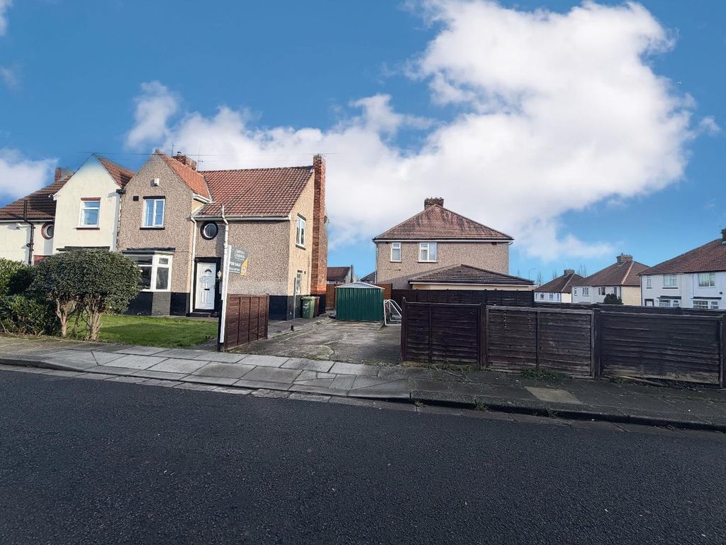 Property photo 2 of 18 External