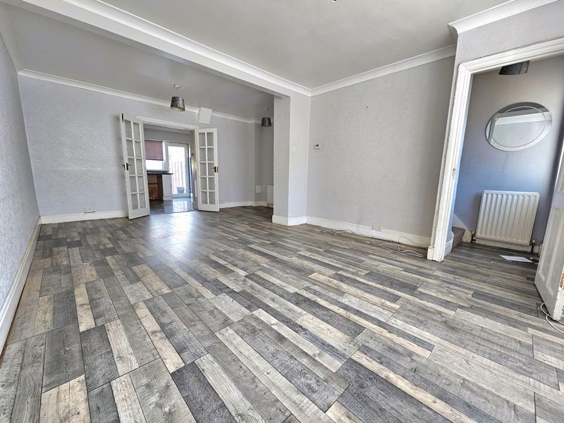 Property photo 3 of 10 Photo 8