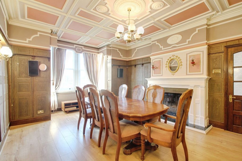 Property photo 3 of 25