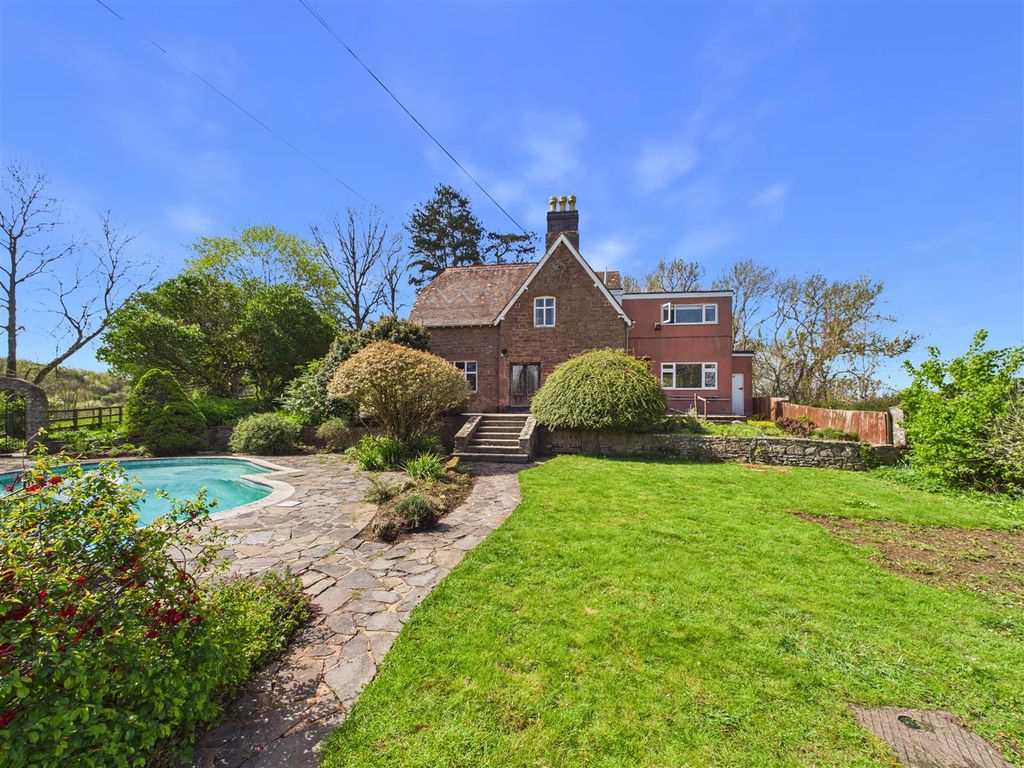 Property photo 2 of 32