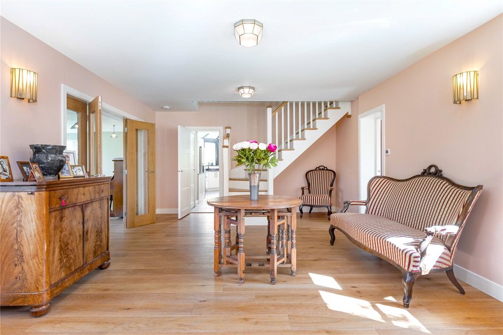 Property photo 2 of 20 Entrance Hall