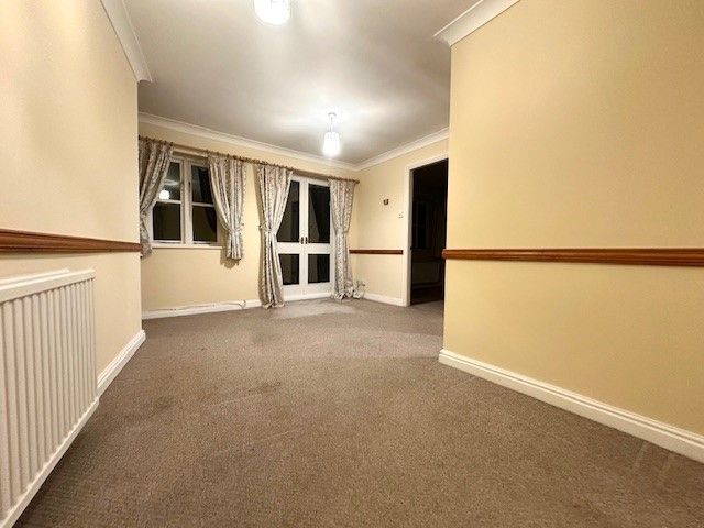 Property photo 1 of 5 Living Room