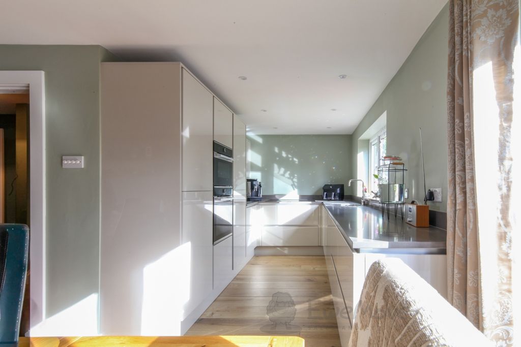 Property photo 2 of 19 Img_3752-Img_3754