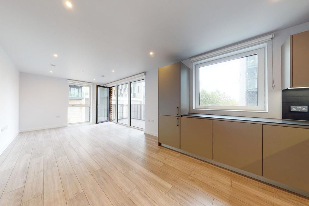 Property photo 2 of 27