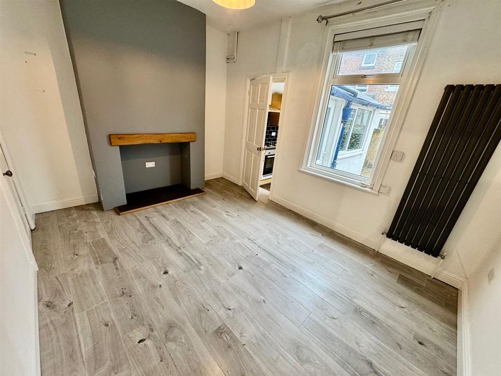 Property photo 3 of 15 Dining Room 2.Jpg