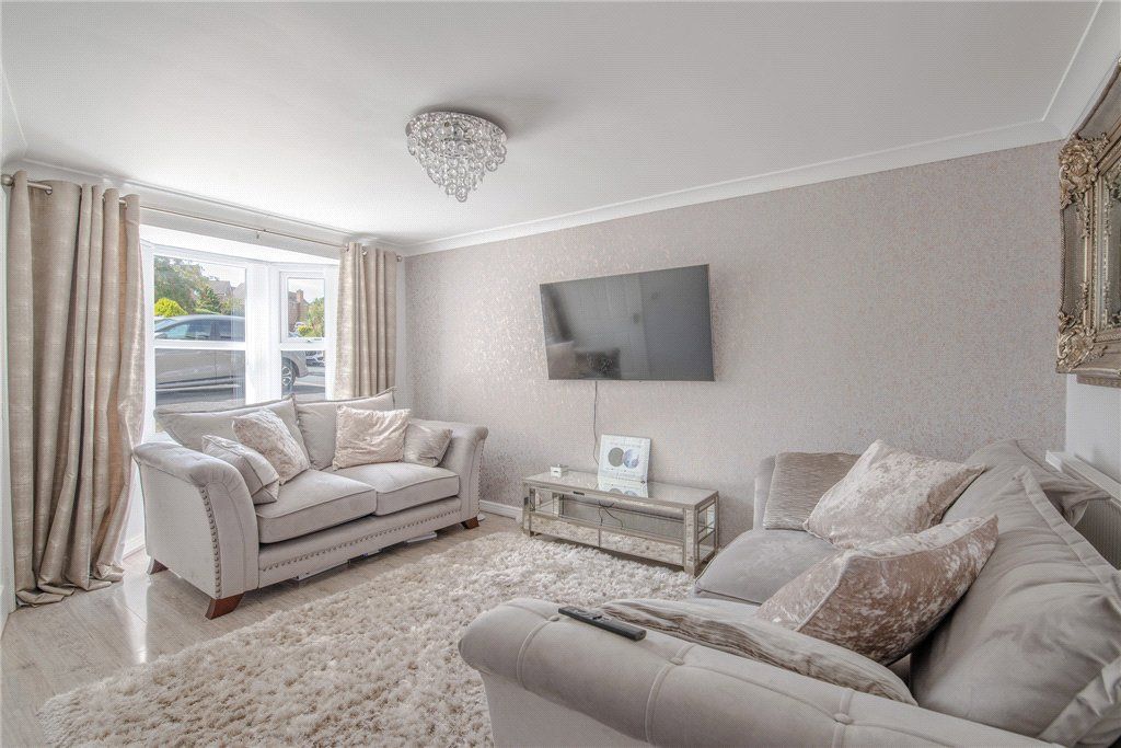 Property photo 2 of 16 Hornbeam Close