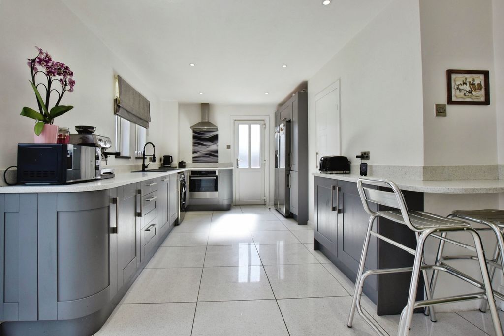 Property photo 3 of 15 Kitchen
