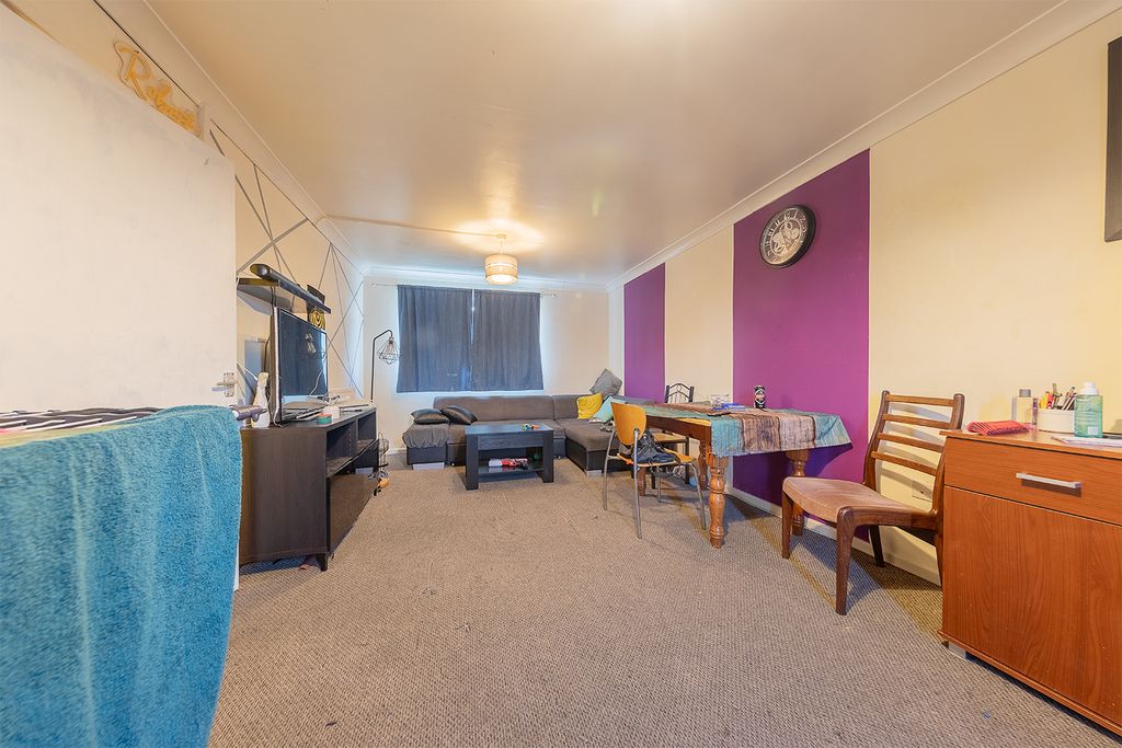 Property photo 2 of 22