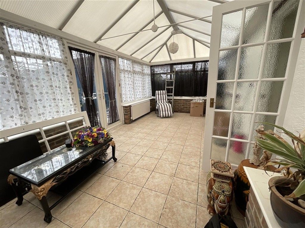 Property photo 3 of 6 Conservatory