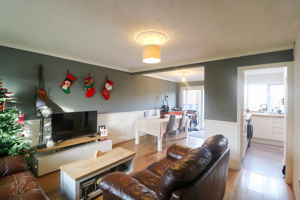 Property photo 2 of 15 Living/Dining Room